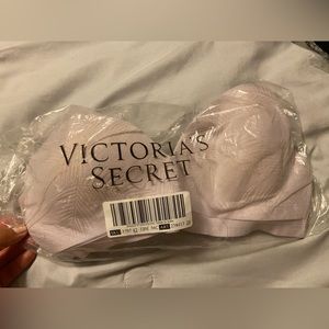 Victoria’s secret blushed wireless bra 36c